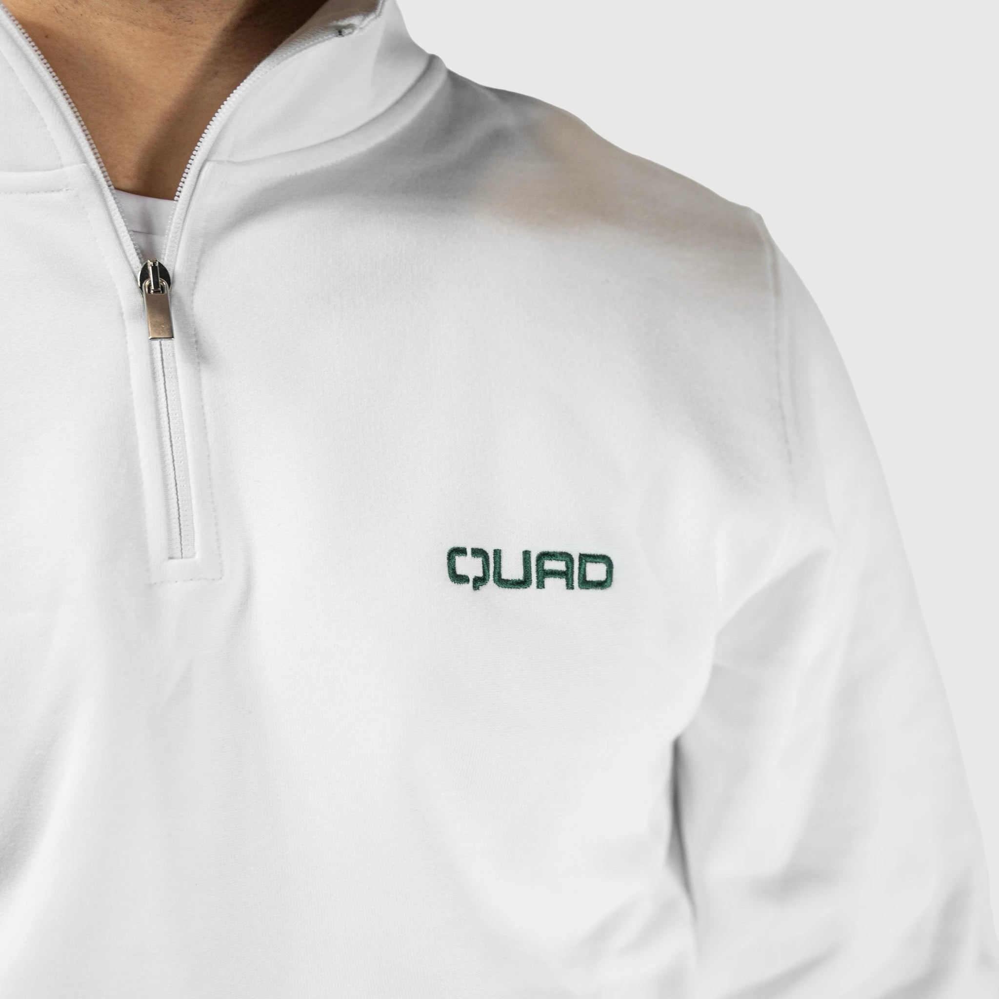 QUAD Half Zip Grey - logo detail